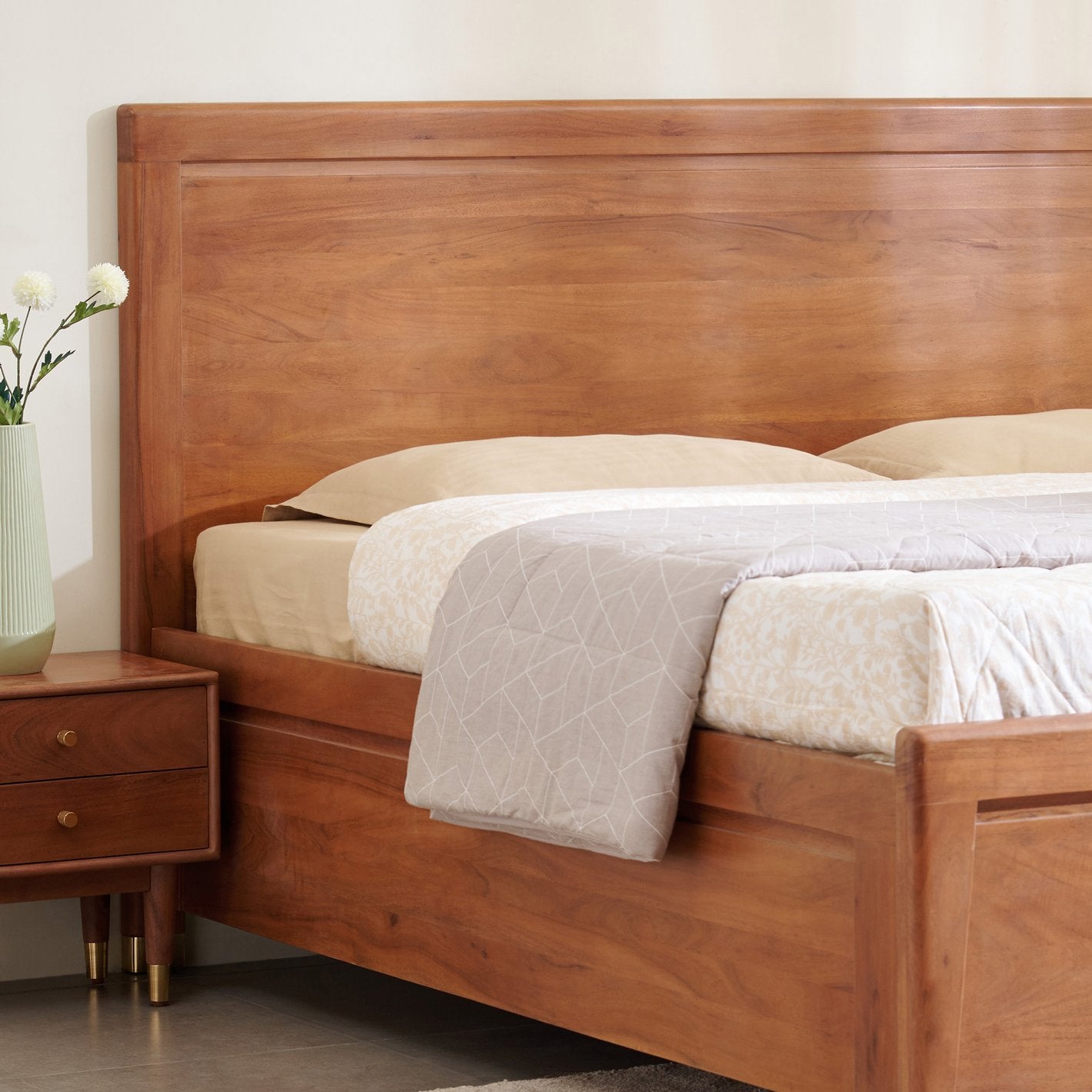 Carnival Acacia Wood Queen Bed with Hydraulic Storage