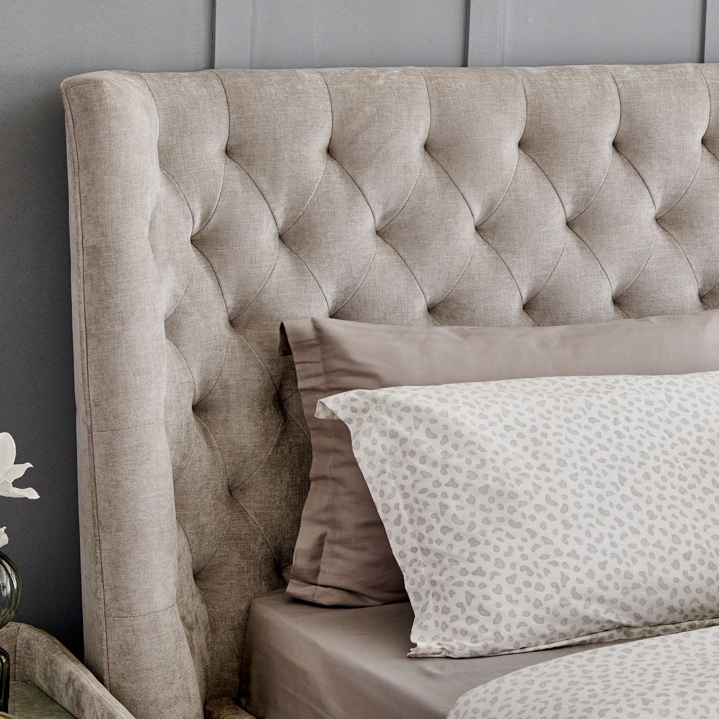 Blenda Upholstered Classic Bed